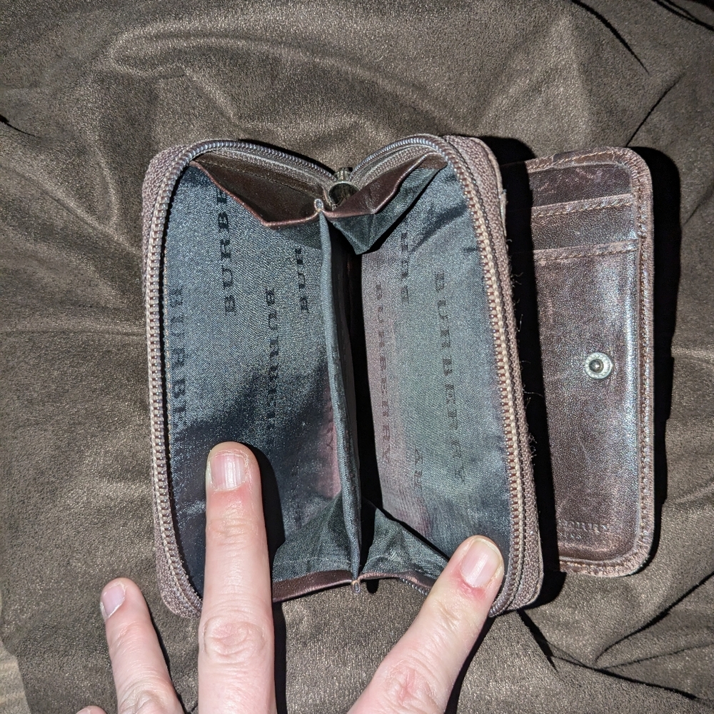Burberry Zip around wallet - Picture 2 of 4
